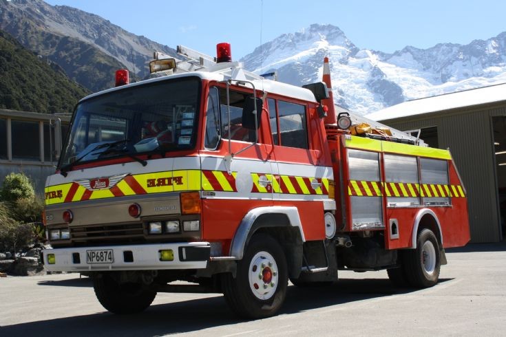 New Zealand Hino NP 6874