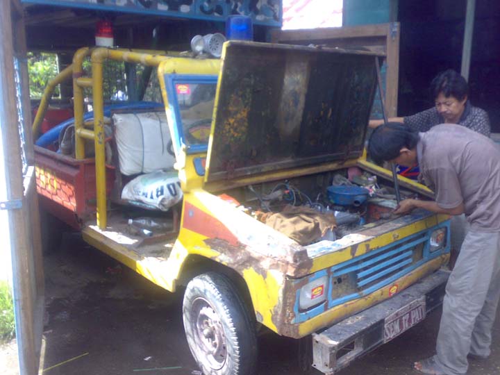 Fixing a Toyota Fire appliance on South Borneo