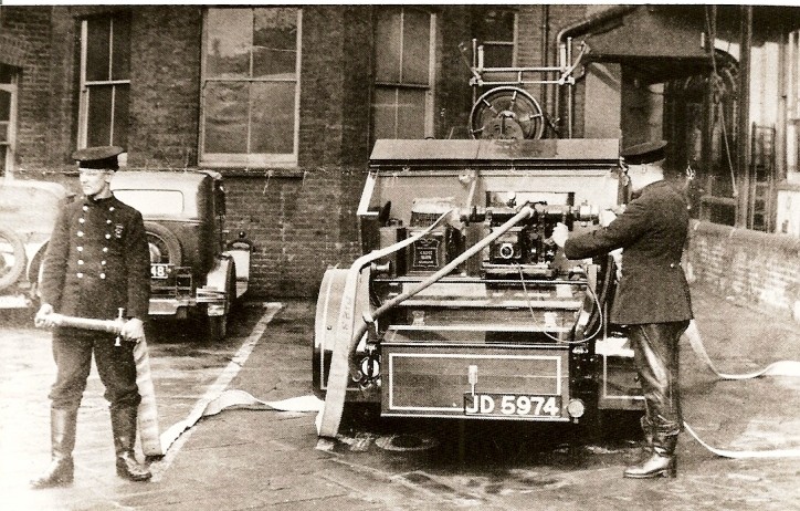 Dennis Arrow JD5974 West Ham FB