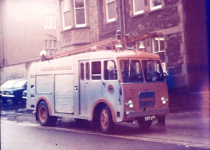 537UTF Bedford J4/HCB WrT Lancs