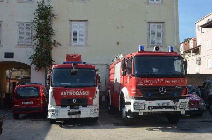 Croatia Dubrovnik vatrogasci Renault & Mercedes