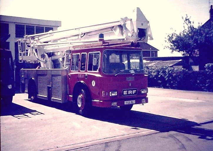 VJL11L ERF 84pfr HCBA 65' HP Lincs