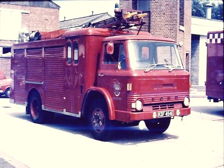 KDF454E Ford D600/HCBA WrT Gloucs