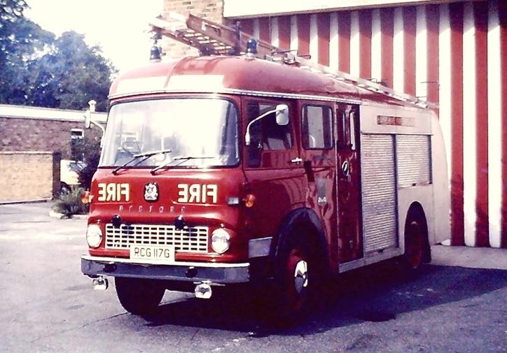 RCG117G Bedford TK/HFS WrT Hants Fire Service (HFS