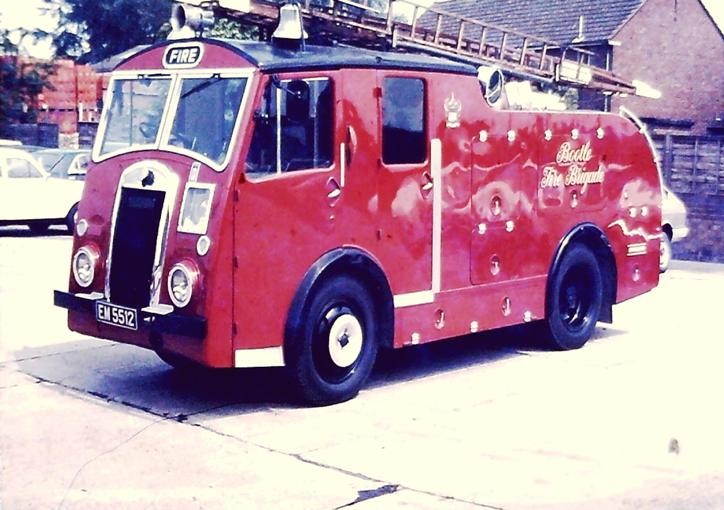 EM5512 Dennis F8 P Bootle 