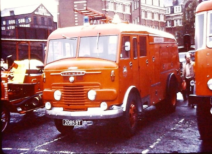 2085BT Commer QX4/Carm East Riding WrT