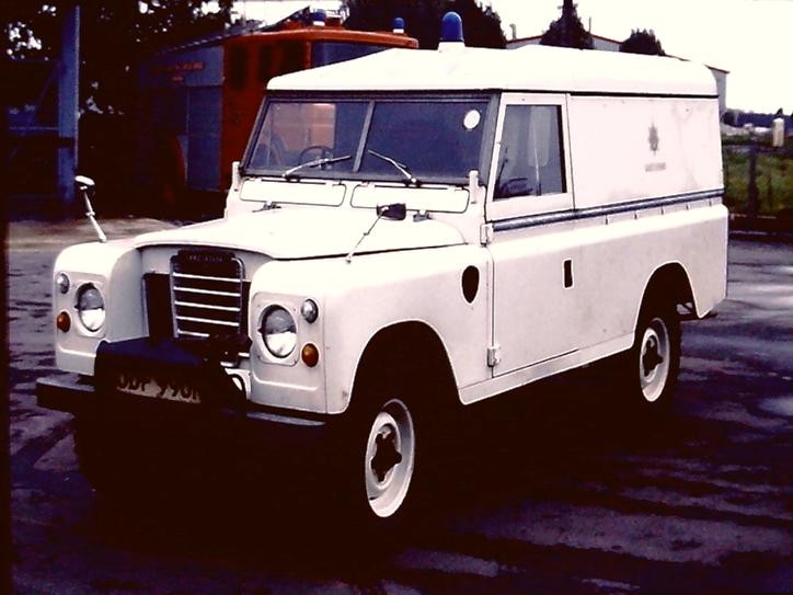 Land Rover white Gloucs JDF990N