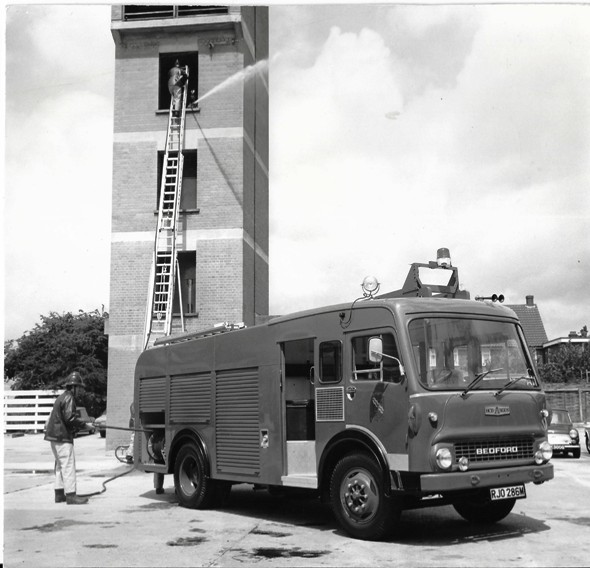 Bedford TK/HCBA WrL RJO286M