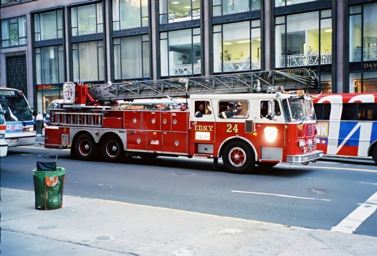 F.D.N.Y. Ladder 24 i New York 
