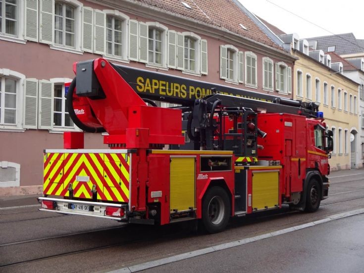 Skylift 32 Scania - Metz 