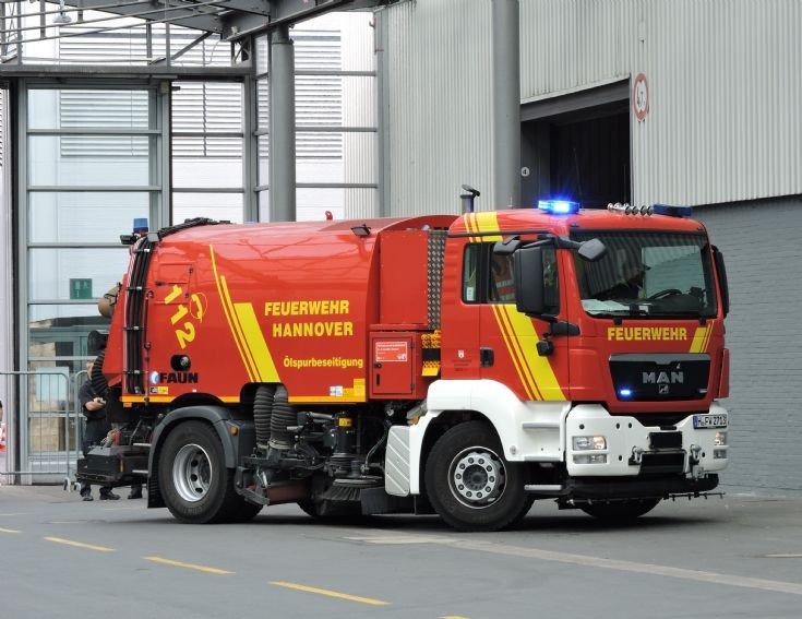 MAN Road cleaner