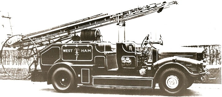 Dennis Arrow PE West Ham FB JD 5975