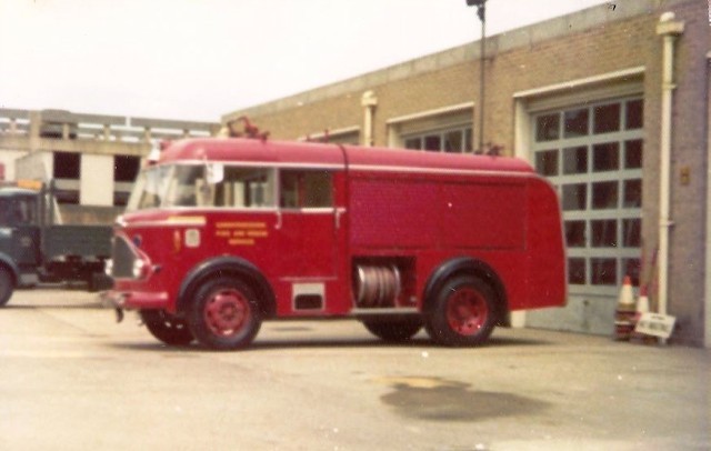 Bedford TJ4/Miles WrT Cambridge