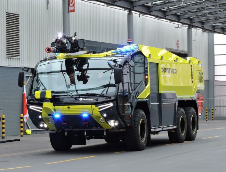 Rosenbauer Panther - Airport tender