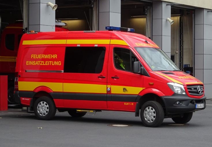 MB Command Van