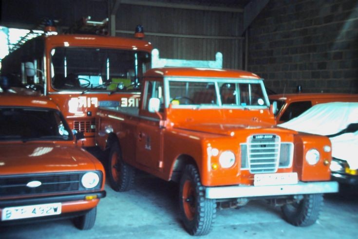 Land Rover 109/HFS L4P Hampshire ROT689S