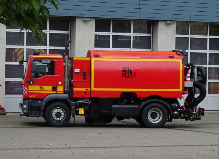 MAN Chemical and Oli spill Cleaner