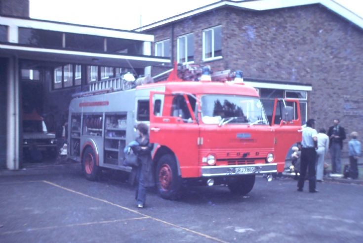 URJ786S FORD D1317 HCBA WrL Lancs