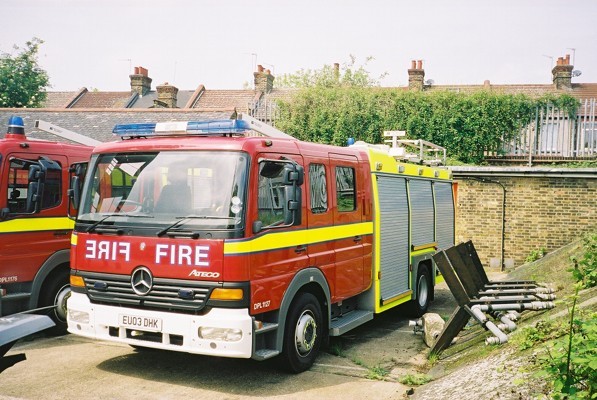 Mercedes Atego DPL EU03DHK London FB