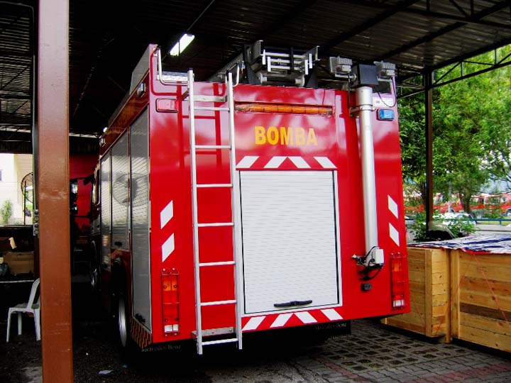 Malaysia - rear view of Atego