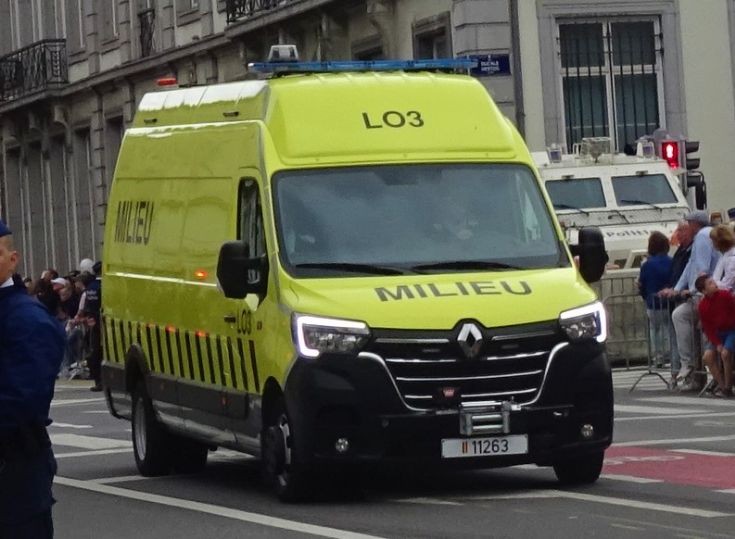 Renault HAZMAT Van LO3