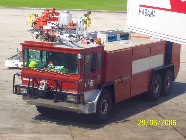 Oshkosh-Rosenbauer - Airport Tender
