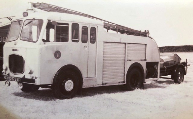 VOD 573 Dennis F26 WrT