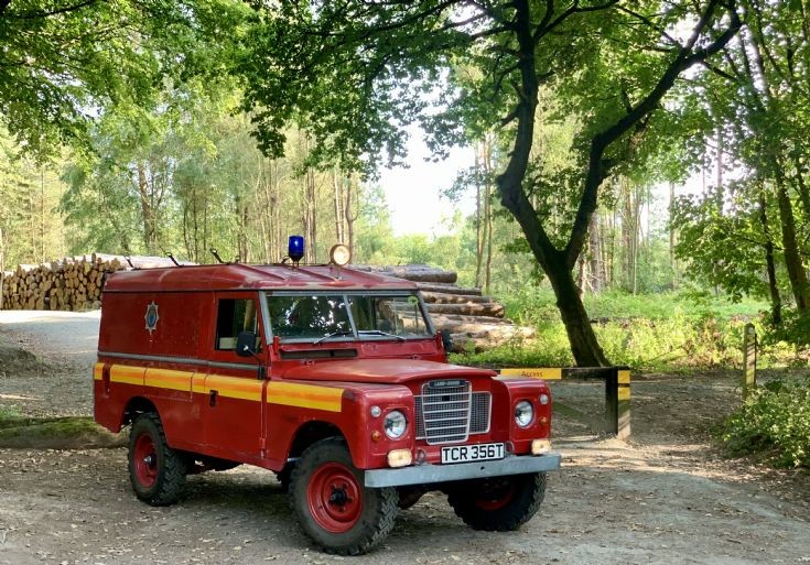 TCR356T West Sussex L4T Land Rover 109 
