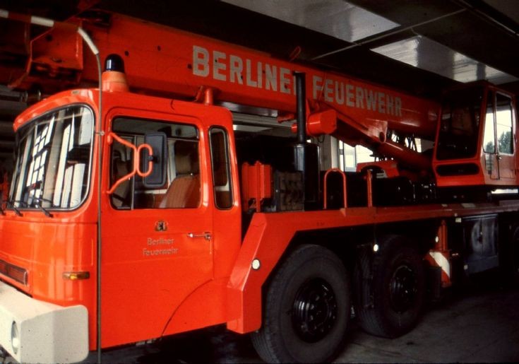 MAN - Crane