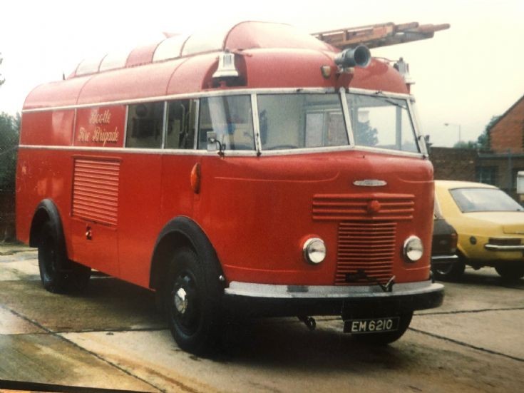 Commer QX/Miles ET Bootle EM6210