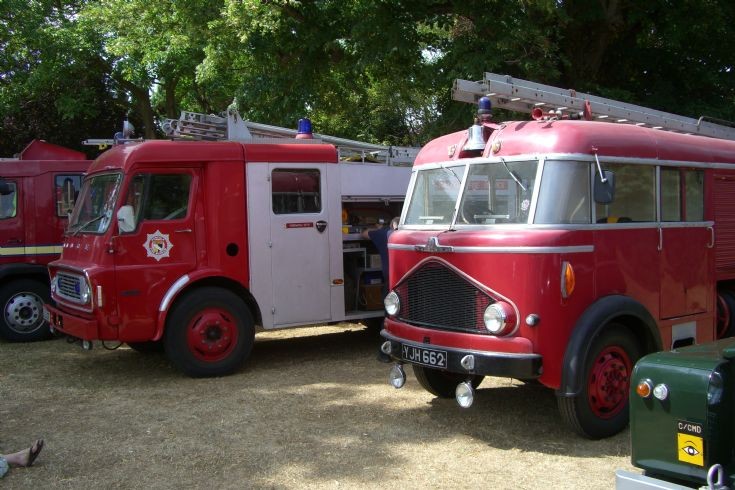 Dodge/ERF UCL157R and Bedford Miles YJH662