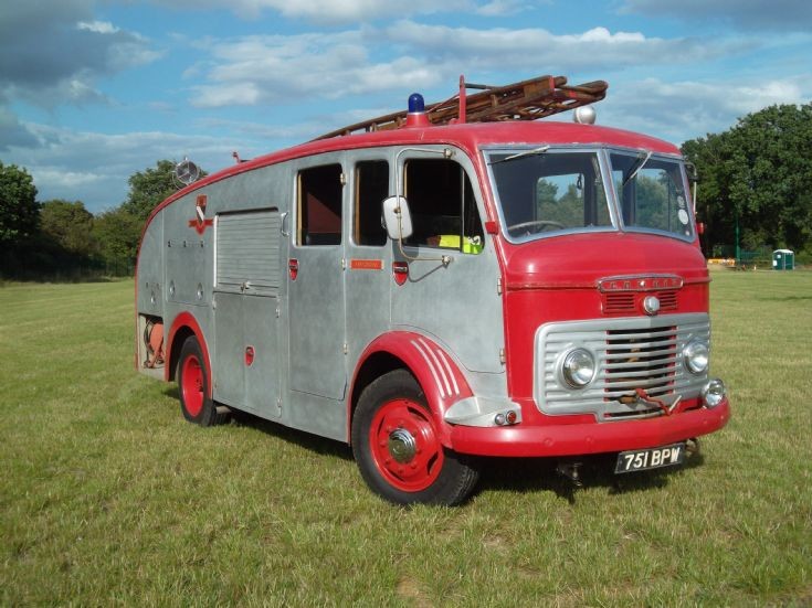 751BPW  1963 Commer/Jennings WrT