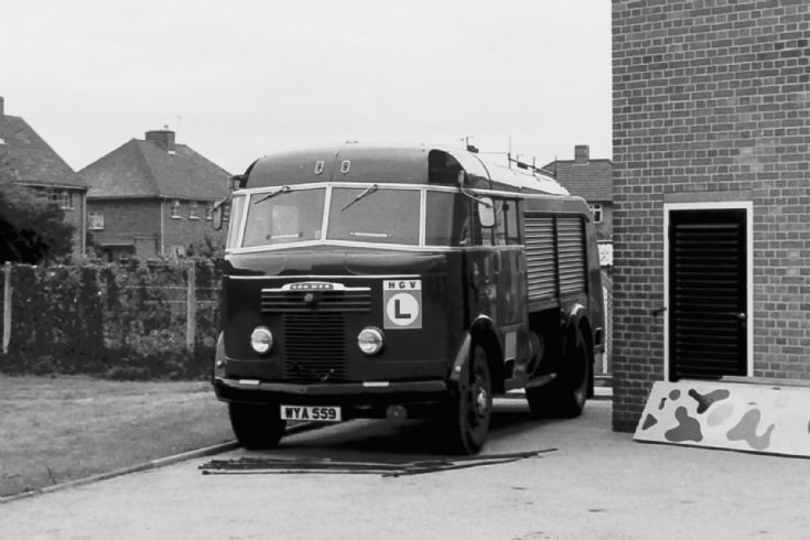 Commer Pump Escape WYA559