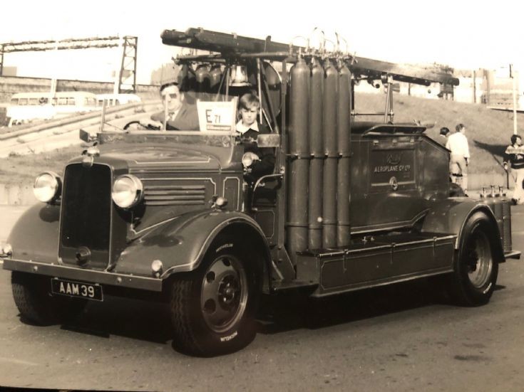 AAM39 Bedford Merryweather Foam Tender