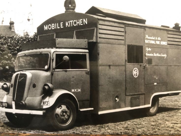 GJJ819 Fordson 7v Mobile Kitchen