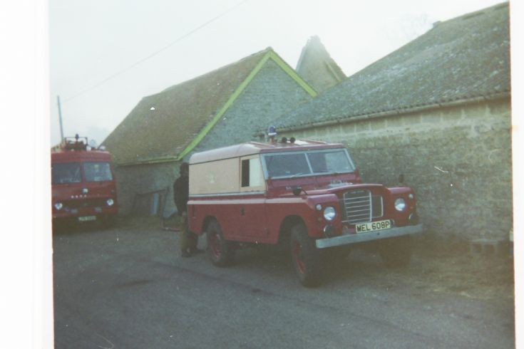 Land Rover 109 L4T MEL608P