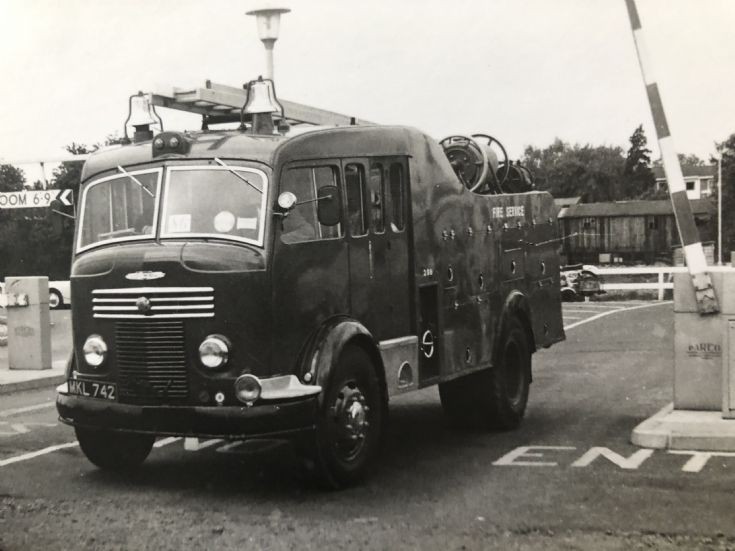 MKL742 Commer 21A HCB WrT Kent