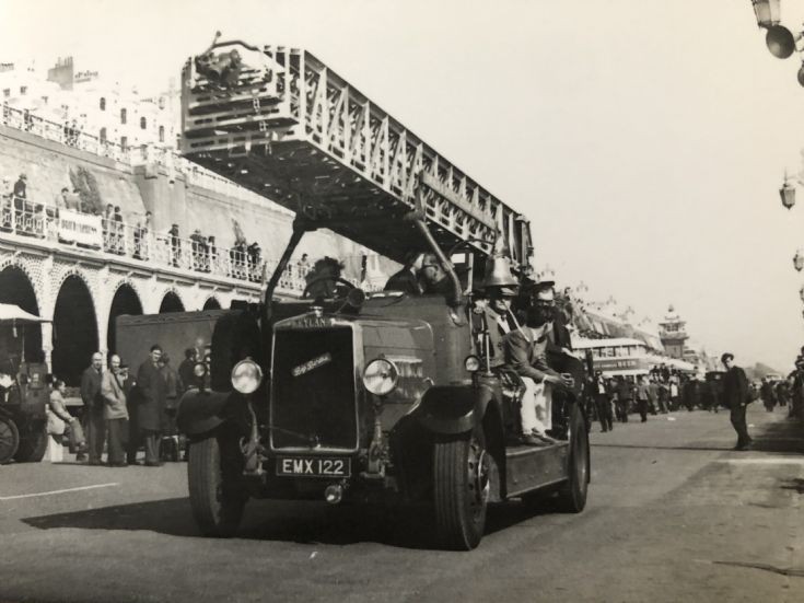 EMX122 Leyland TLM/Metz 101' TL Willesden