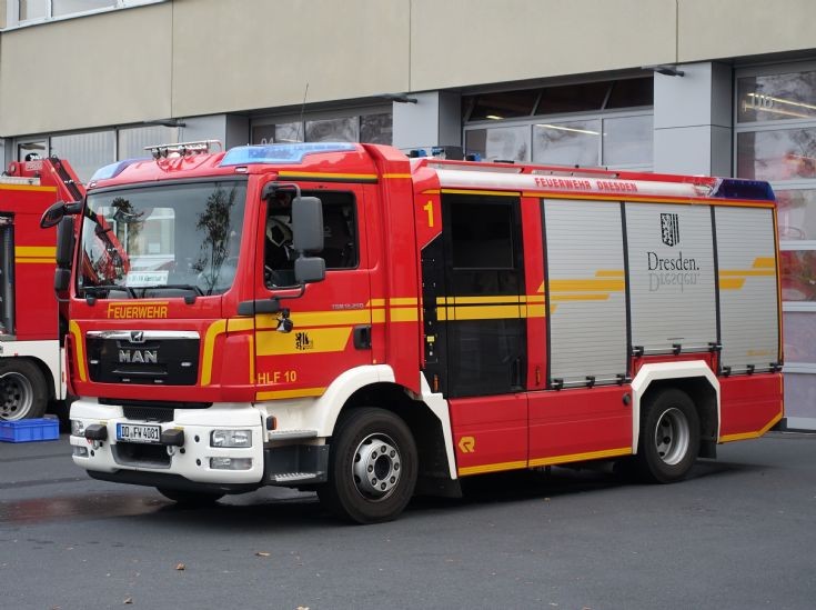 MAN - Rosenbauer HLF10 Rescue Pump