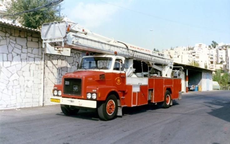 Old Volvo Simon Snorkel