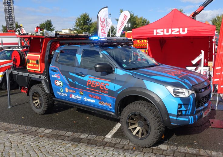 Isuzu-Donges Vallfirest-Brush fire first responder