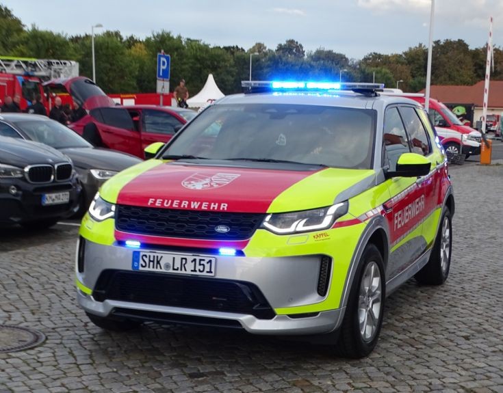 Land Rover - Officer Car 
