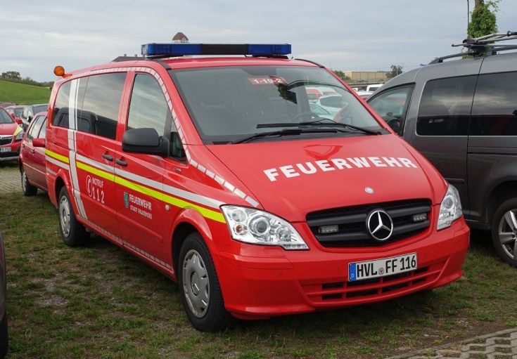 MB-KdoW Officer Van