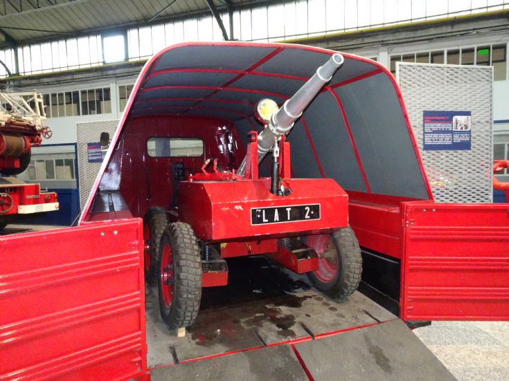 Peugeot J7 - 4x4 water gun carrier