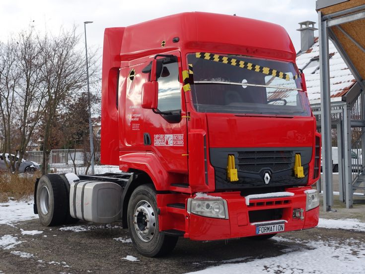 Renault Semi-Trailer Truck