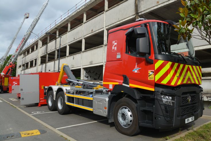 Renault-Hytrans VPB102 Prime Mover/High volume pod