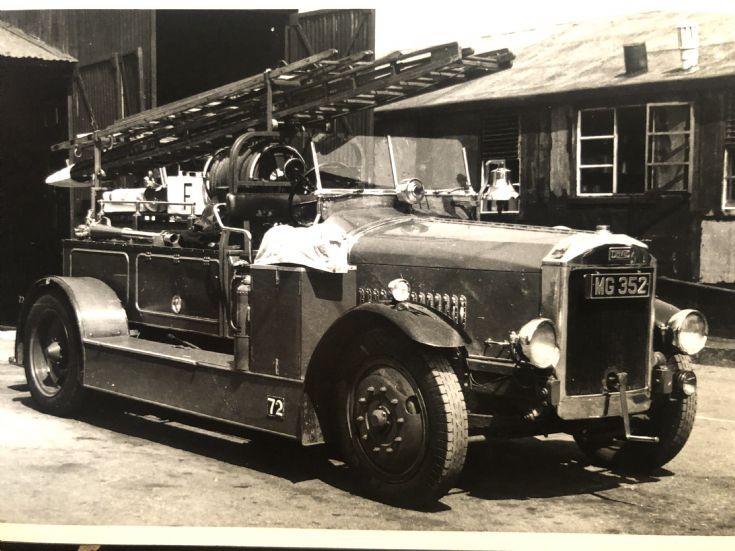 MG352 Dennis DS pump Middlesex 