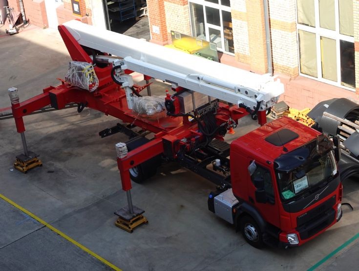 Volvo-Rosenbauer Small Skylift in the making