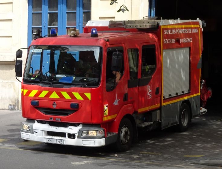Renault - Sides PS132 Pump-Ambulance