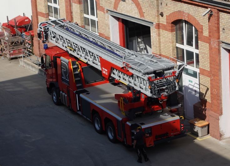 Volvo 420 - Rosenbauer The new L56 3.2 - TTL 56m